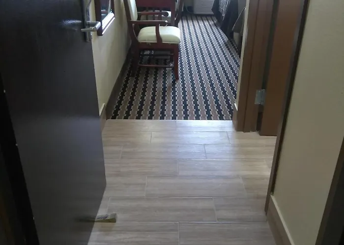 Hotel Expo 2*
